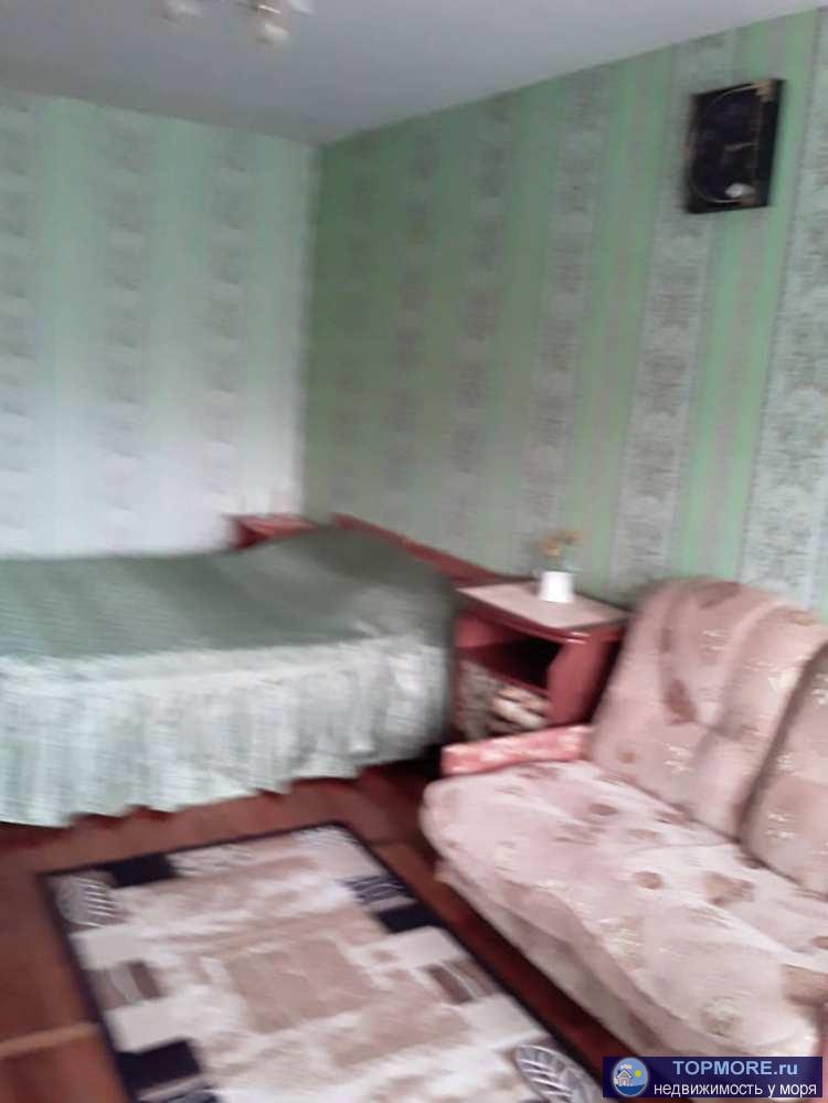 Продаётся двухкомнатная квартира. Высокий первый этаж, как второй (жилой цоколь). Отличное месторасположение, море в... - 2