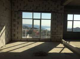 Квартира с балконом, витражное остекление, свободная планировка,...