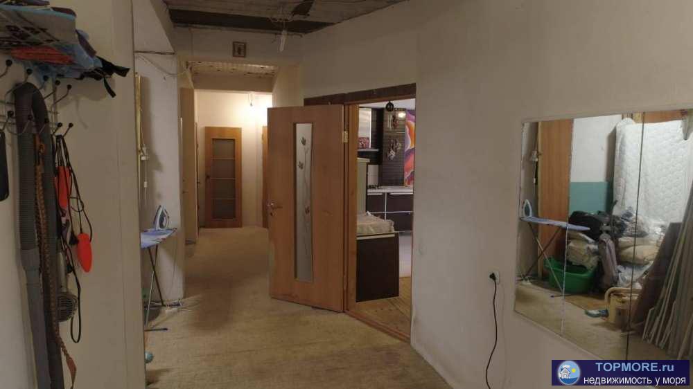 Продается большой дом 3 этажа, 450 м2, первый этаж хозяйский - половина помещений с ремонтом. Второй и третий этаж...