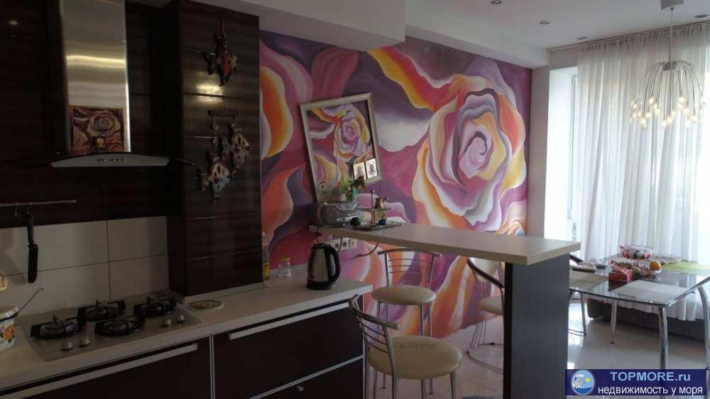 Продается большой дом 3 этажа, 450 м2, первый этаж хозяйский - половина помещений с ремонтом. Второй и третий этаж... - 1