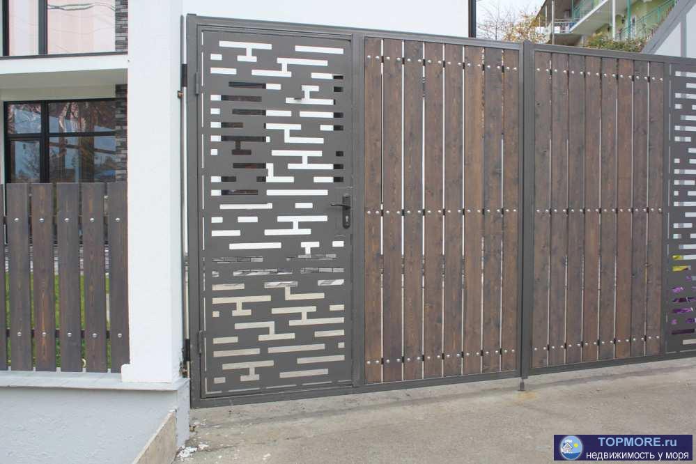 Продается новый дом 200 кв.м. с эксплуатируемой кровлей + 30 кв.м. гостевой домик. Вид на море и горы. Дом хорошо... - 1