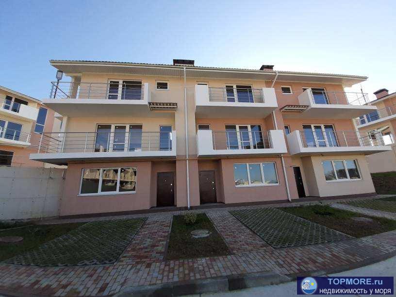 Продается таунхаус в котеджном поселке в Курортном городке Адлера на ул. Троицкая.На территория комплекса размещаются...