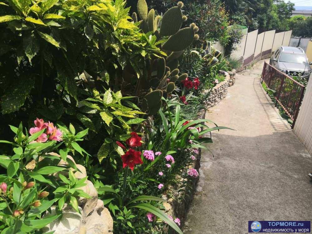 Пешеом 5 мин до моря ! Продаётся жилой дом 166 кв.м. полностью мебелированный. В доме 7 гостевых комнат, все комнаты... - 1