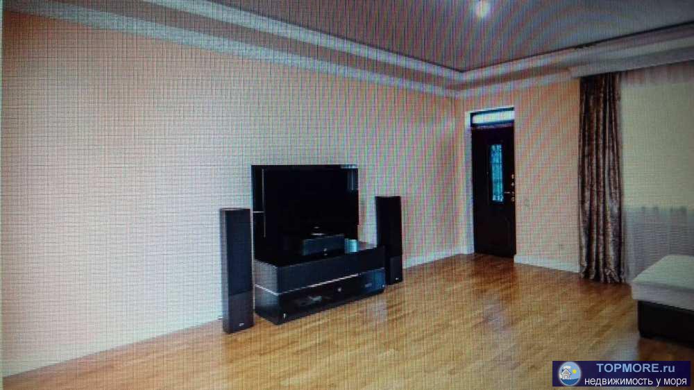 Продам свой дом без посредников273 кв. м. на участке 10 (15) соток . Дом расположен в тихом живописном месте.на крыше...