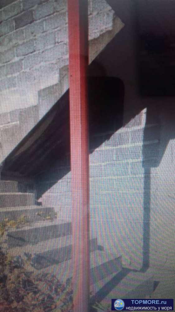 Продам 3х этажный дом недострой из 10ти комнат на ул.марьинское шоссе 4й килиметр. Участок земли 6 соток ровный...