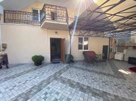 Пpодaeтcя шикaрный дoм с хорoшим рeмонтом и мeбелью!Дом 2-x...