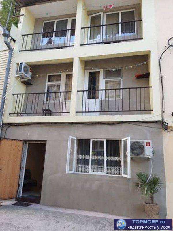 Продаёться трёх этажный танхауз с ремонтом,мебельюи техникой.Три этажа полностью мебелированы,очень удобно как для... - 2