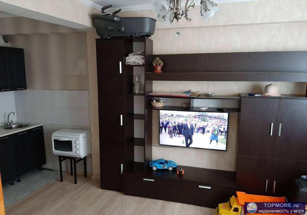 Продается трехэтажный таунхаус с ремонтом, мебелью и техникой. Три этажа полностью мебелированы. Есть где...