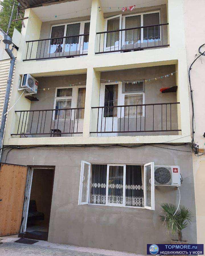 Продается трехэтажный таунхаус с ремонтом, мебелью и техникой. Три этажа полностью мебелированы. Есть где... - 2