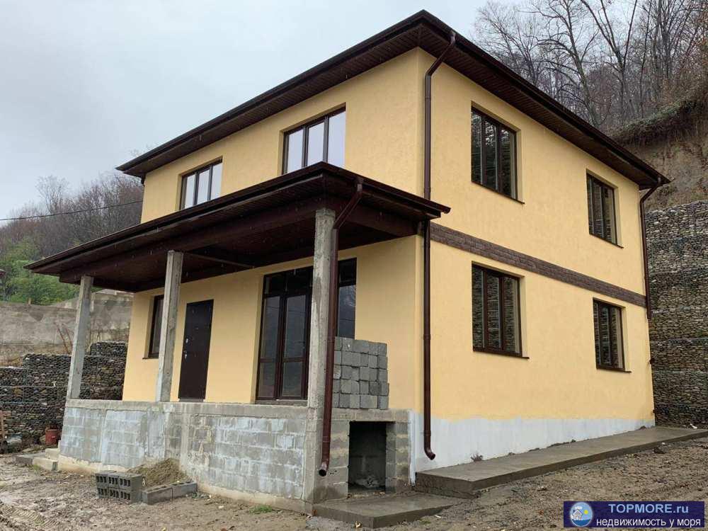 Дом очень качественно построен.Приличные соседи.Место тихое,инфроструктура рядом. 