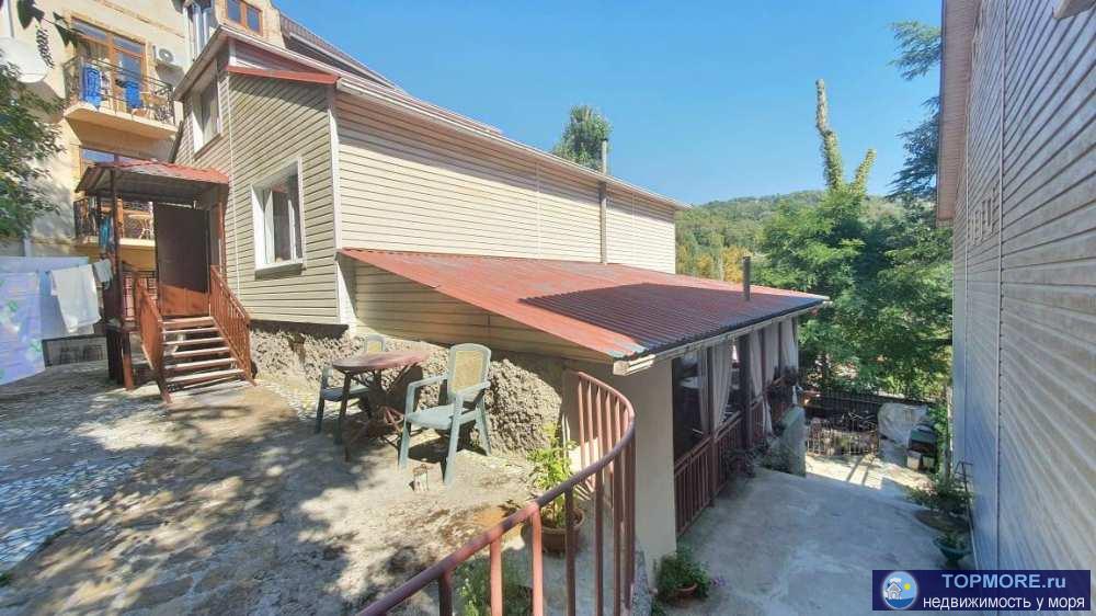 Продаётся частный гостевой дом в очень удобном месте Хосты. Рядом, в 10м., расположена автобусная остановка со...