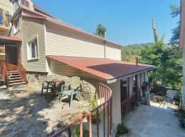 Продаётся частный гостевой дом в очень удобном месте Хосты. Рядом,...