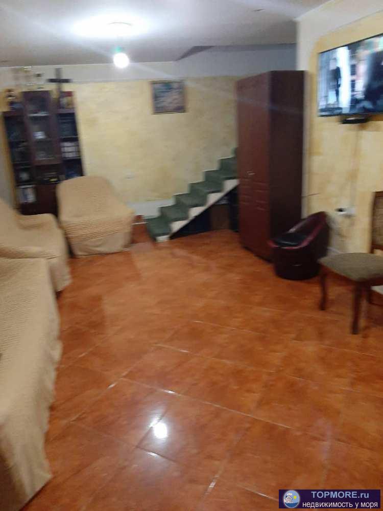 Жилой гараж в Таврии. Коммуникации городские, отопление-газовый котел. Развитая инфраструктура-школа №53, 2 детских...