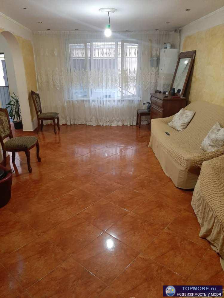 Жилой гараж в Таврии. Коммуникации городские, отопление-газовый котел. Развитая инфраструктура-школа №53, 2 детских... - 2