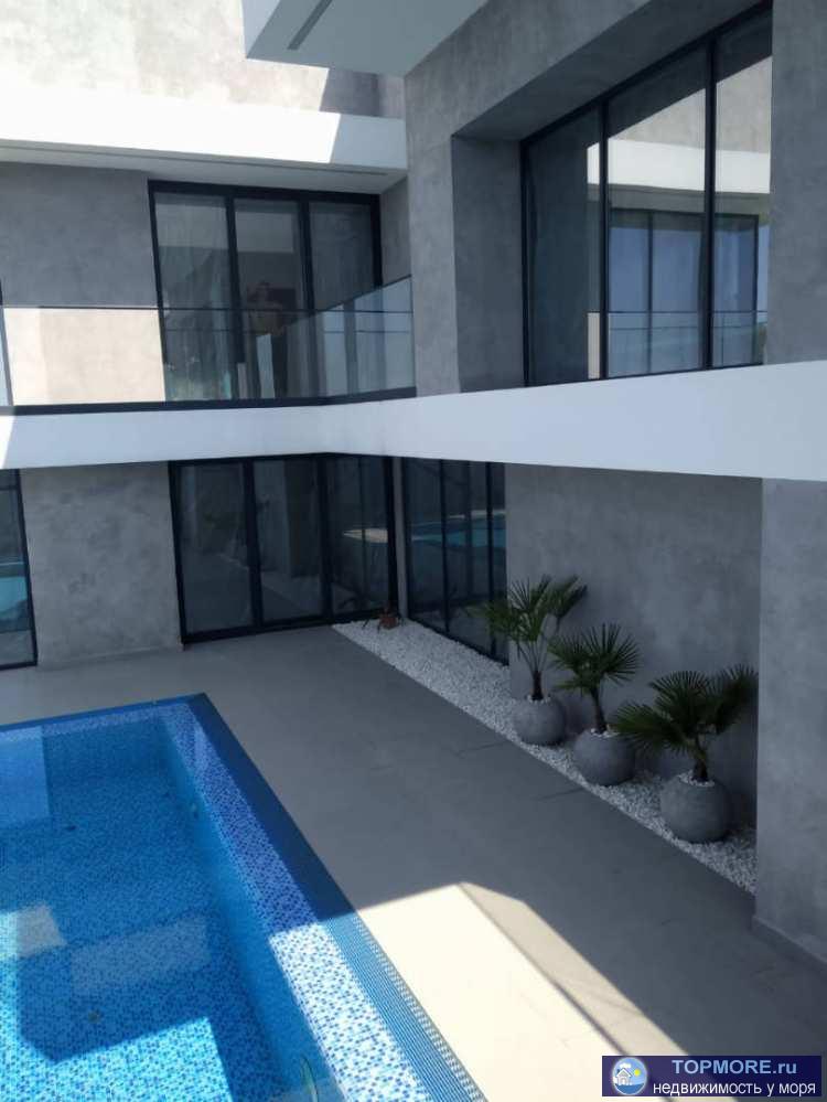 Лот № 129409. Эксклюзивное предложение о продаже Элитного коттеджа построенного в стиле хай-тек.Коттедж бережно...