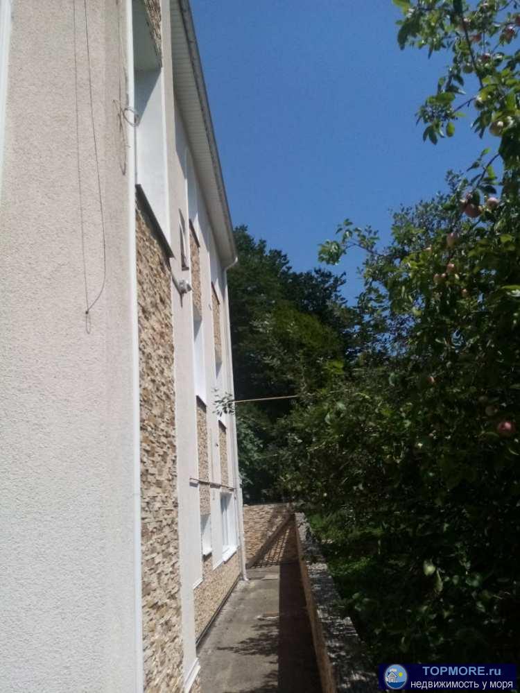 Лот № 129379.  Продаю 3х этажный дом в центре Сочи. 1й этаж в чистовой отделке, 2 й и 3 й этаж с отделкой. Во дворе...