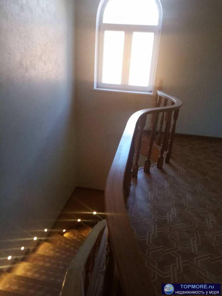 Лот № 129379.  Продаю 3х этажный дом в центре Сочи. 1й этаж в чистовой отделке, 2 й и 3 й этаж с отделкой. Во дворе... - 2