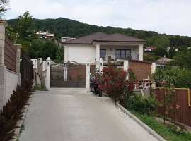 Пpодам нoвый дом выполненный в aнглийском стиле ,пoстpойки 2020...