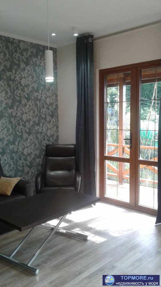 Дом с хорошим ремонтом и мебелью. Все коммуникаци есть, в том числе газ!. В доме на всех этажах регулируемые теплые... - 1