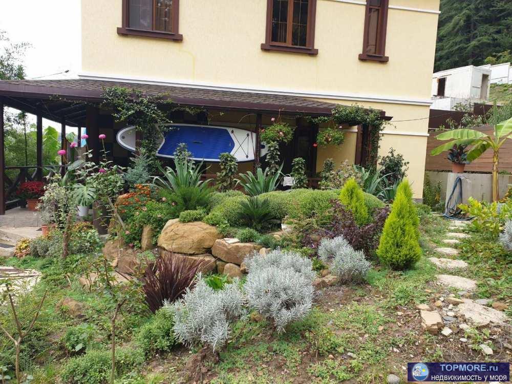 Дом с хорошим ремонтом и мебелью. Все коммуникаци есть, в том числе газ!. В доме на всех этажах регулируемые теплые... - 2