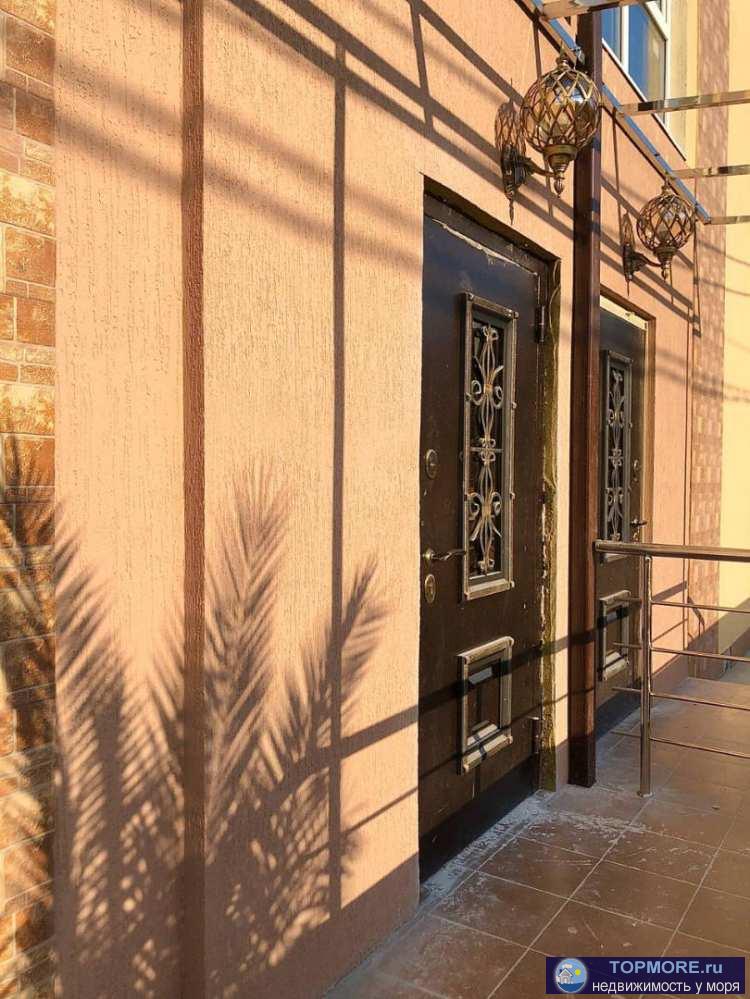 Продаётся часть дома, а именно 3-этажа, общей площадью 197 кв.м. без отделки.Участок в 4 сотки земли, на каждом этаже... - 1