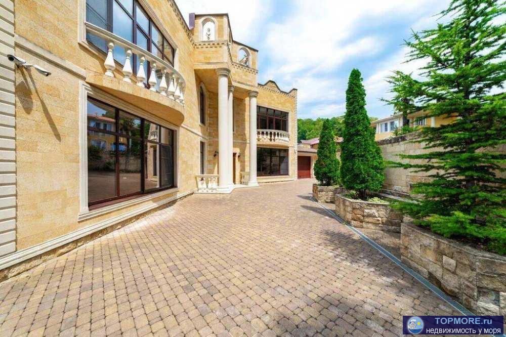 Дом 350 кв.мГостевой дом 100 кв.мУчасток 10 соток Дом расположен в тихом месте, участок с трёх сторон граничит с...