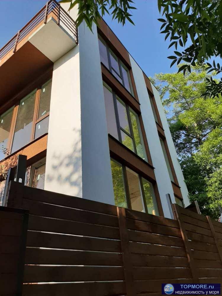 Продам новый дом, в элитном районе г Сочи. Из панорамных окон дома открываетсяпотрясающий вид. Дом монолитный.Первый...