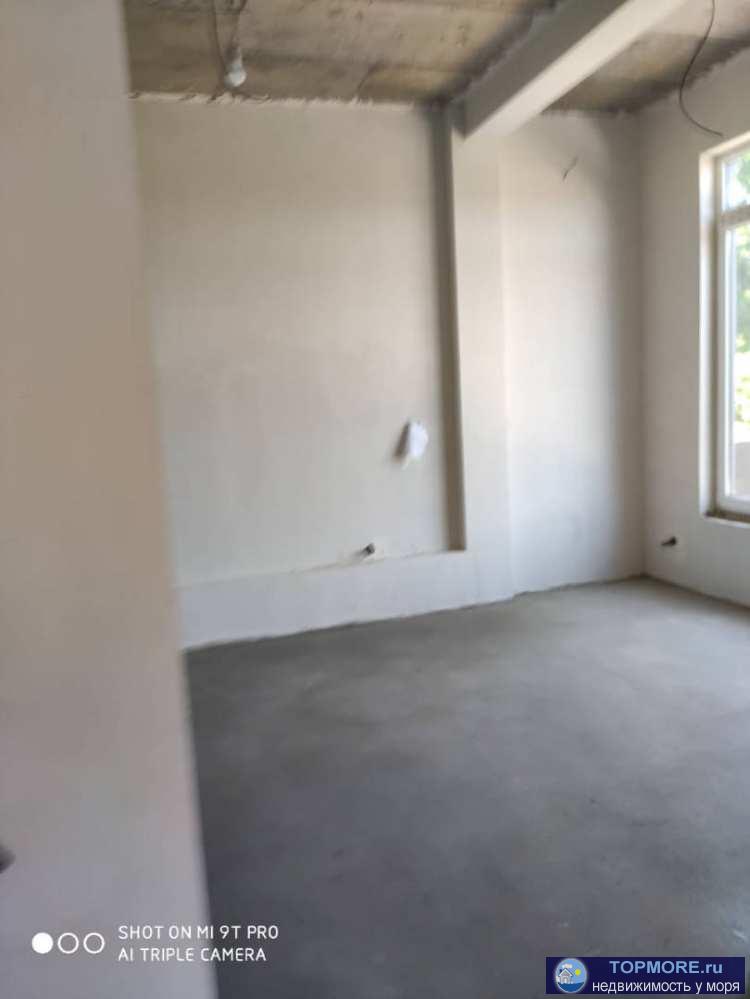 Хорошый дом с пред чистовой отделкой . Газ.вода .электроэнергия 15кв . Такая цена с ремонтом. если без то гораздо...