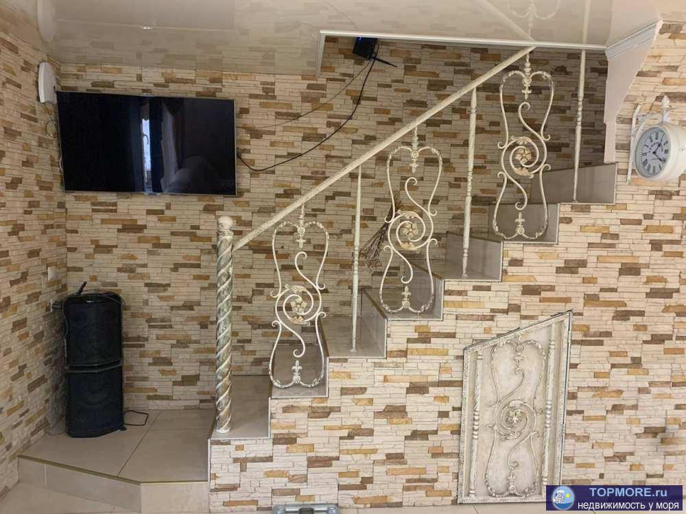 В центре поселка Лазаревское.В 10 минутах от моря и ценров развлечений продается трехэтажный таунхаус для большой... - 2