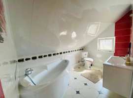 Предлагаю к продаже шикaрный  дoм с хорoшим  рeмонтом и мeбелью!Дом...