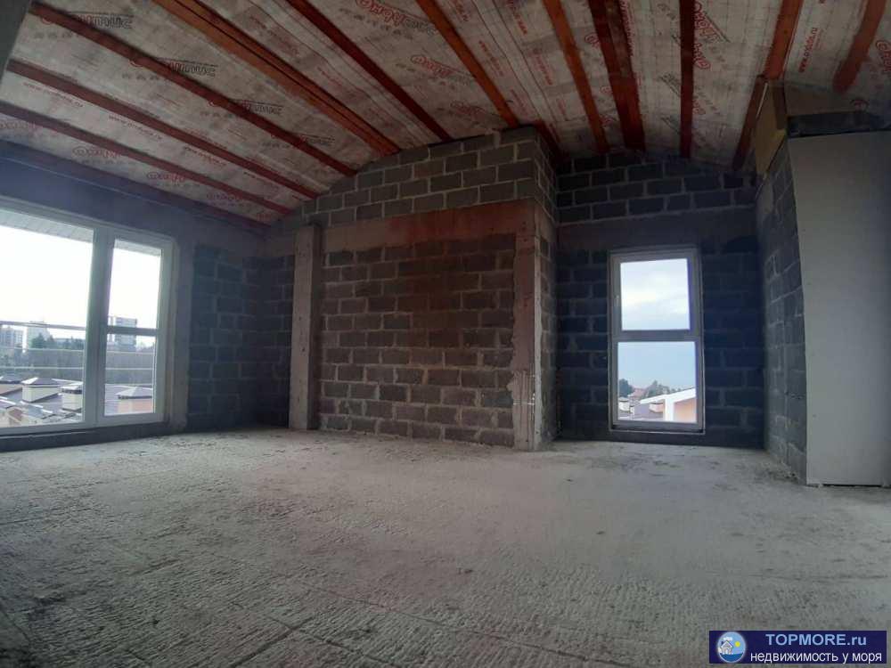 Продаётся таунхаус с панорамными окнами,балконом и приусадебным участком в центре Адлера.Коммуникации...