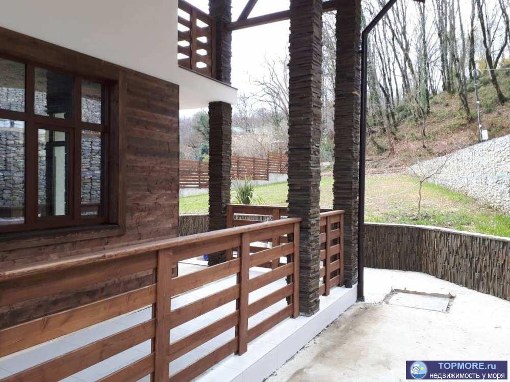 Дом монолитный ж/б с заполнением блоком, размер 10.5 х 11.7, полезн­ой площадью 202 м2.Отделка фасада натур­альный...