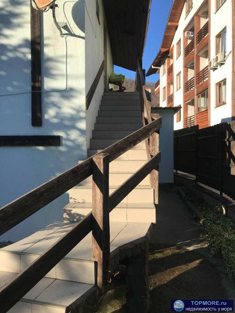 Дом в сердце Красной Поляны. Участок 5,25 соток оформленных + 1,25 в пользовании. На участке два дома. Один из них... - 1