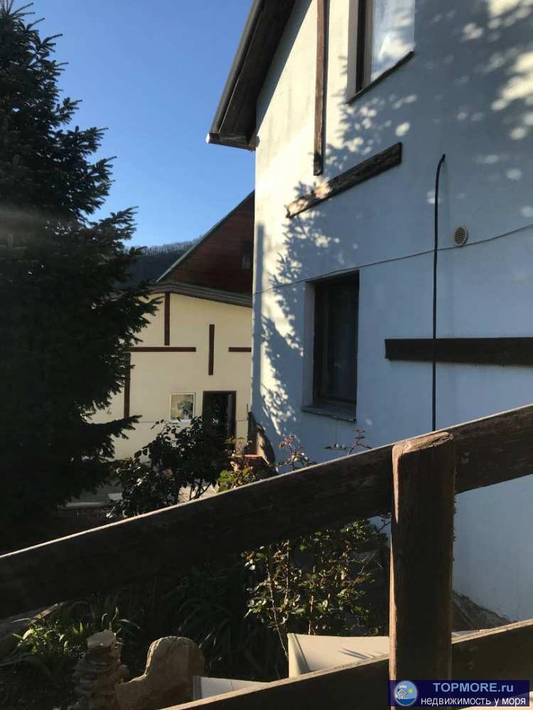 Дом в сердце Красной Поляны. Участок 5,25 соток оформленных + 1,25 в пользовании. На участке два дома. Один из них... - 2