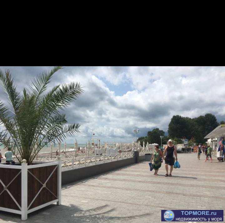 в курортном поселке лазаревское продается котедж на первой береговой линии черного моря до берега моря и пляжа 50...