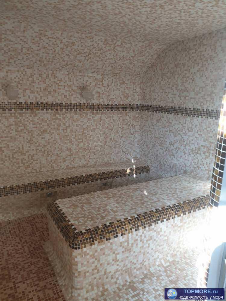 Дом введен в эксплуатацию в 2003 году.Сам дом 200 кв.м. + подвал. 7,5 соток земли. 16 комнат с санузлом, общие кухни,...