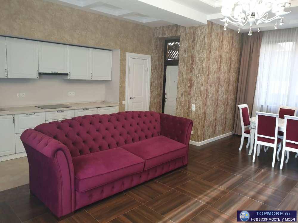 Продается таун-хаус 102кв.м. с 2 сотками земли в Эстосадке. Первый этаж: гостинная со столовой с камином, санузел....