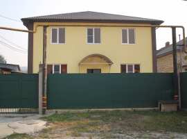 продам гостевой дом 350м2. 1 этаж кухня гостинная и 4 комнаты ,...