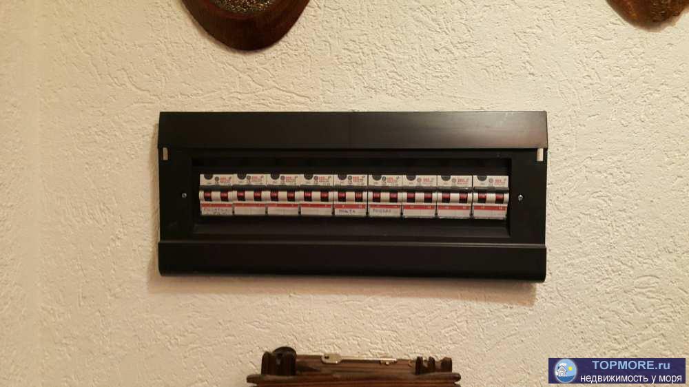 Продается замечательный таун хаус - жилой гараж 100кв.м. на Красной поляне с хорошим качественным ремонтом мебелью...