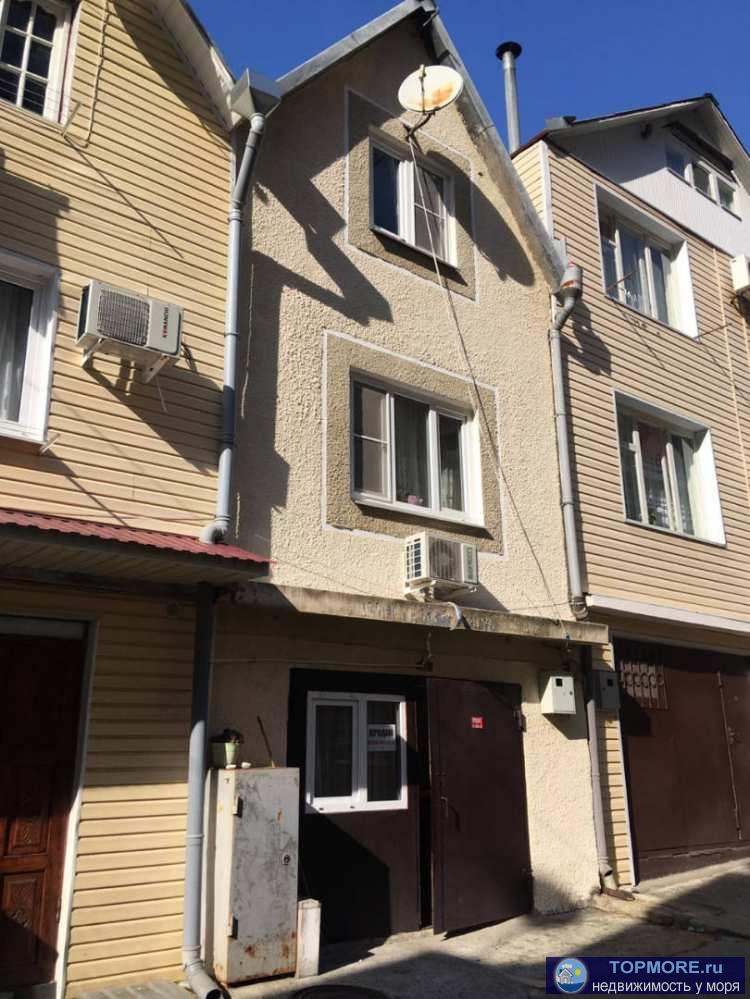 Продается таунхаус в Лазаревсом р-не поселок Солоники. Можно использовать как гостевой дом, место пользуется...