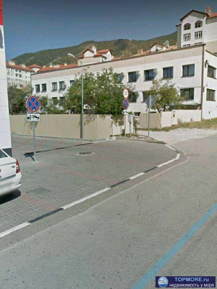 Продается небольшая квартира на одной из центральных улиц г. Геленджик, пригодная для проживания семьи из 2-х...