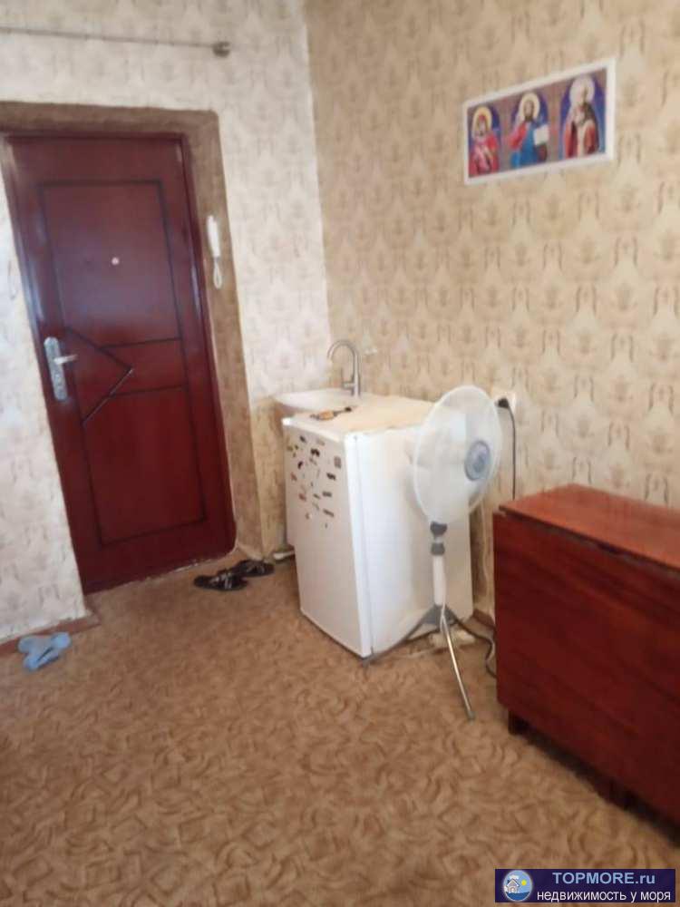 Комната в общежитии. секция из 5 комнат. душ, кухня, туалет общие. 