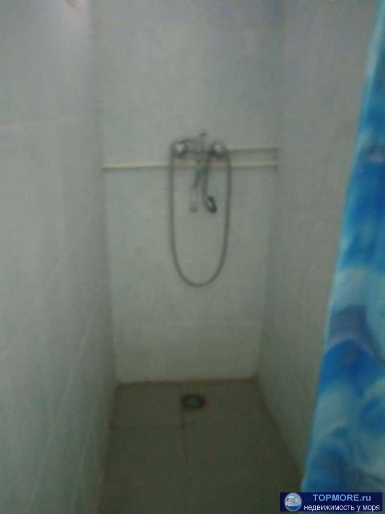 Комната в общежитии. секция из 5 комнат. душ, кухня, туалет общие.  - 2