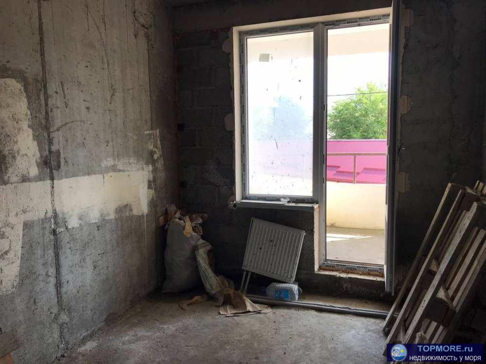 Продам очень просторную двухкомнатную квартиру 89 м2 в жк Азимут на первом этаже. Площадь жилых комнат: 10,5 м2 (с... - 1