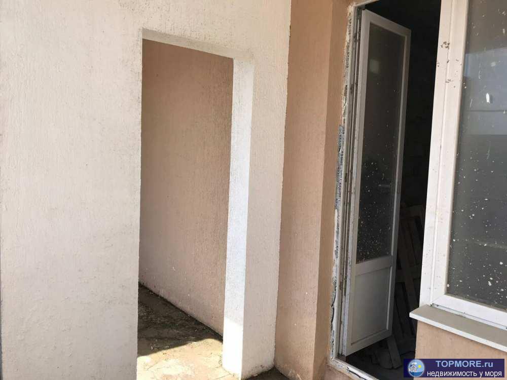 Продам очень просторную двухкомнатную квартиру 89 м2 в жк Азимут на первом этаже. Площадь жилых комнат: 10,5 м2 (с... - 2