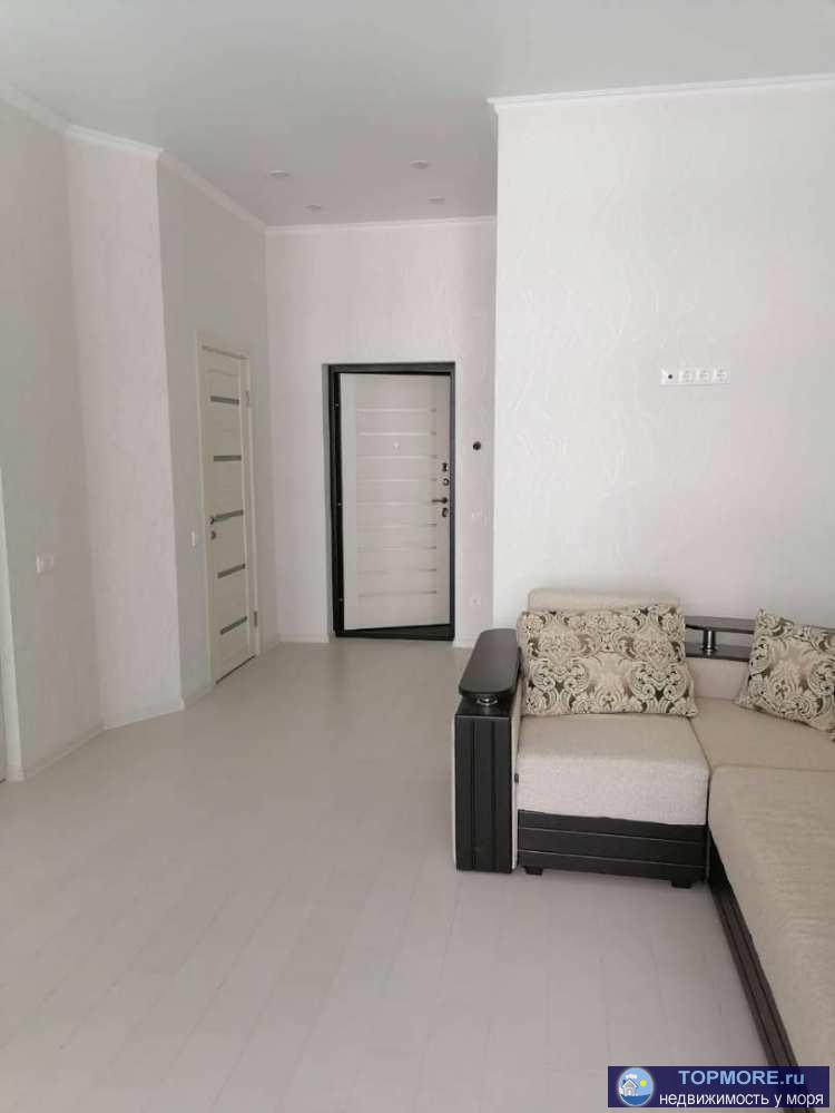 Квартира с боковым видом на море. Квартира расположена в престижном районе Геленджика. Первая береговая линия. В...