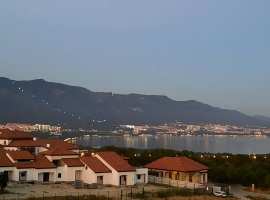 Продается уютная видовая квартира в новом доме в мкр.Голубая Бухта...