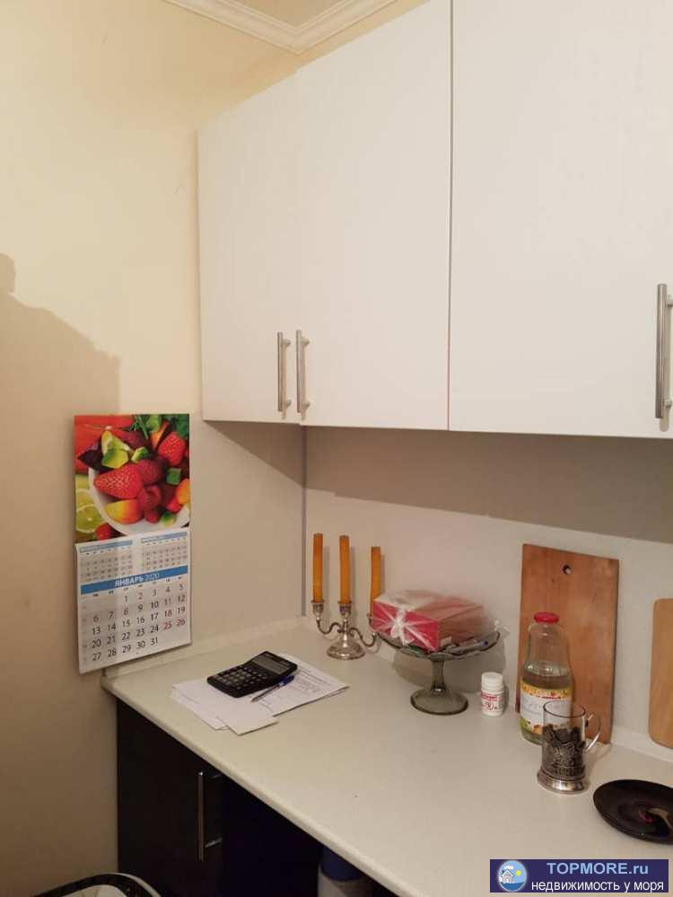 Продается комната в общежитии в центре г. Геленджика. Площадь 18 кв.м. Мебель и техника остаются. 