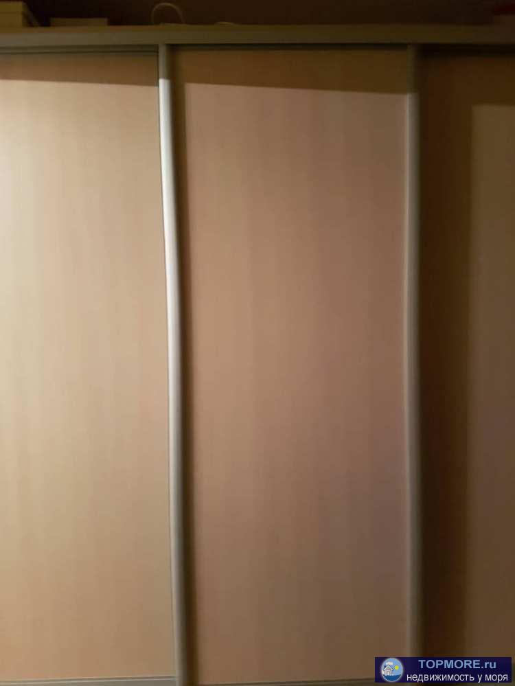 Продается комната в общежитии в центре г. Геленджика. Площадь 18 кв.м. Мебель и техника остаются.  - 2