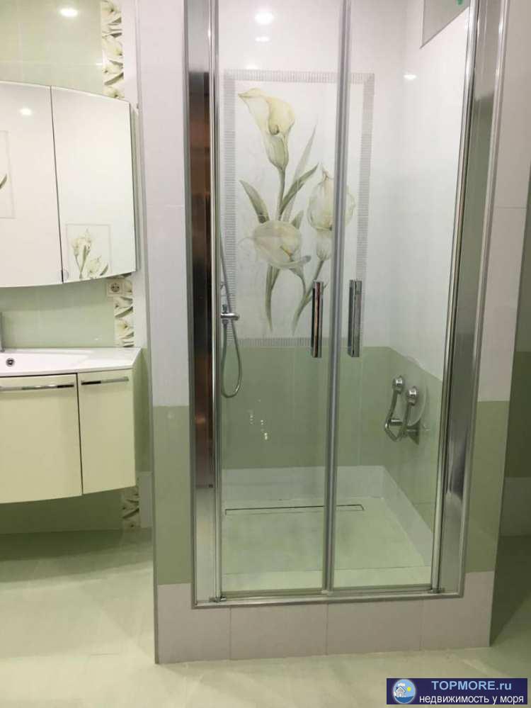 Двухуровневая квартира общей площадью более 120 кВ.м. Три спальни, две ванные комнаты, гардероб и большая... - 1